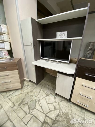 В наличии компьютерный стол с солдатиком