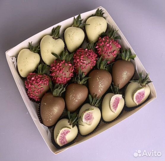 Подарок, клубника в шоколаде