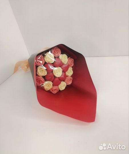 Шоколадные Розы и Сердца - 19 шт в Букете