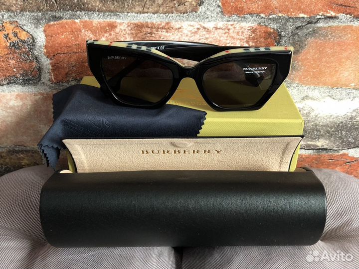 Солнцезащитные очки burberry