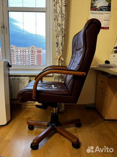 Офисное кресло руководителя бу