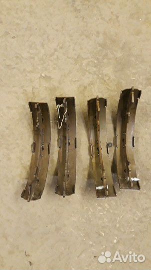 Тормозные колодки задние,новые,на Тойота Спасио 1