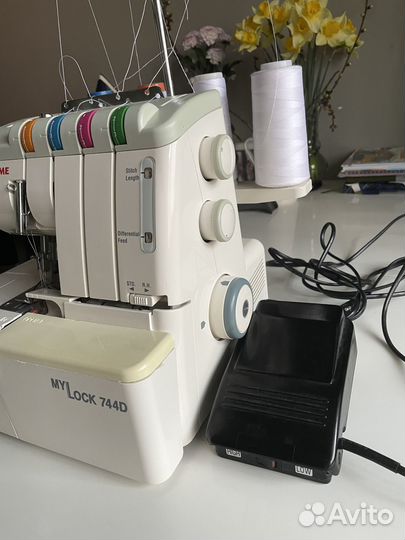 Оверлок janome 744D. Япония