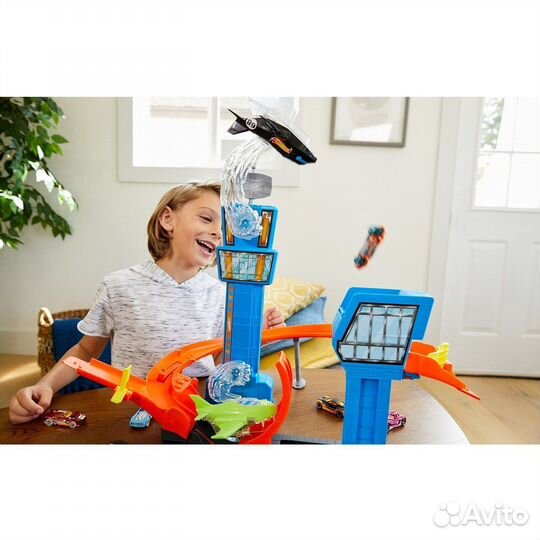 Hot Wheels Сити Аэропорт GFH90 игровой трек