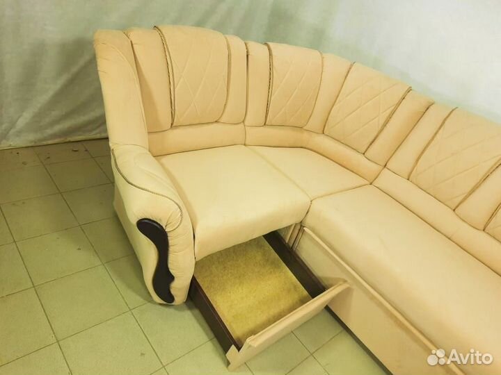 Угловой диван модера