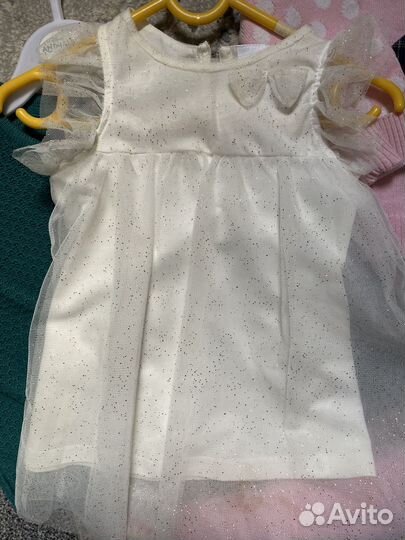 Вещи на девочку пакетом (3кофты, 3 платья) 86-92