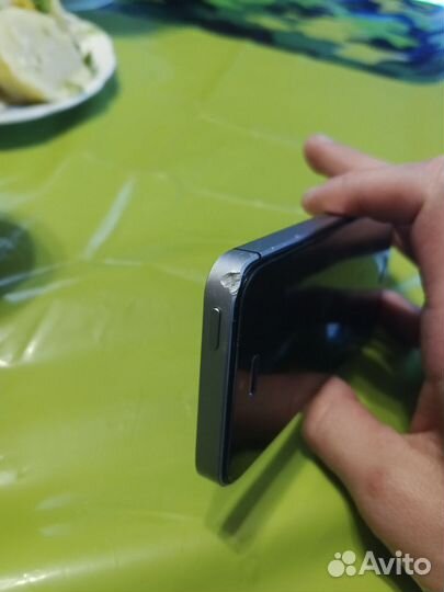 iPhone SE, 32 ГБ