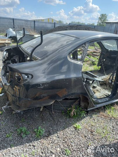 Задняя правая четверть Hyundai Elantra 4