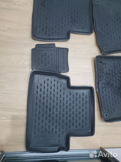 Автомобильные коврики резиновые