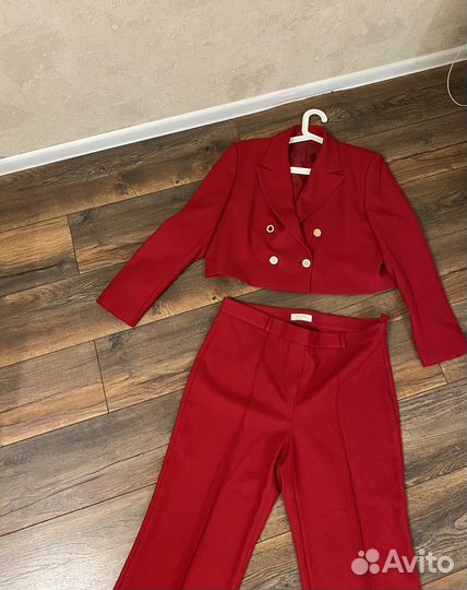 Женский костюм