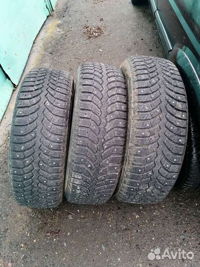 Bridgestone Blizzak Spike-01 225/65 R17