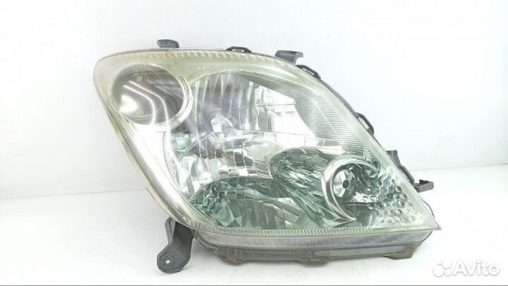 Фара правая Toyota Ist NCP60