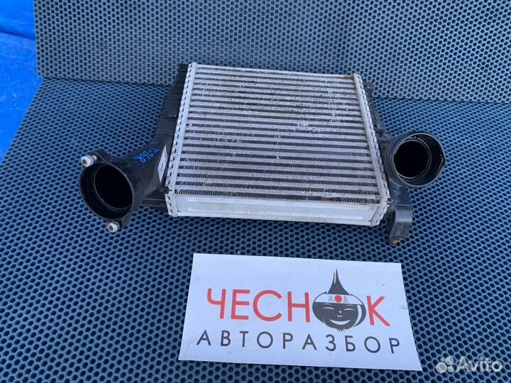 Радиатор интеркулера правый VW Touareg GP