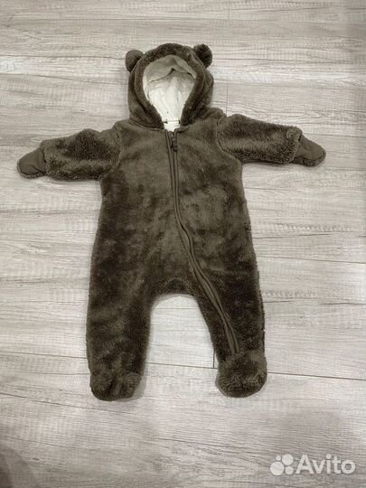 Плюшевый медведь костюм и кросовки