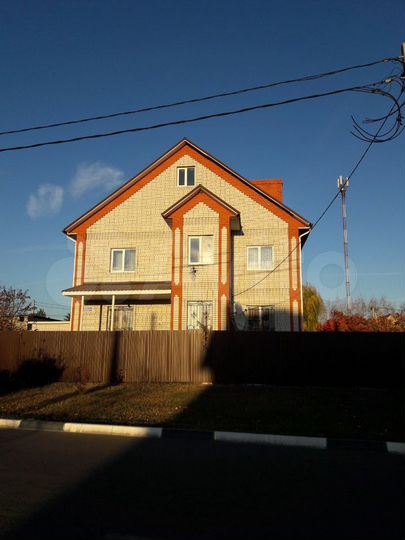 Коттедж 211 м² на участке 11 сот.