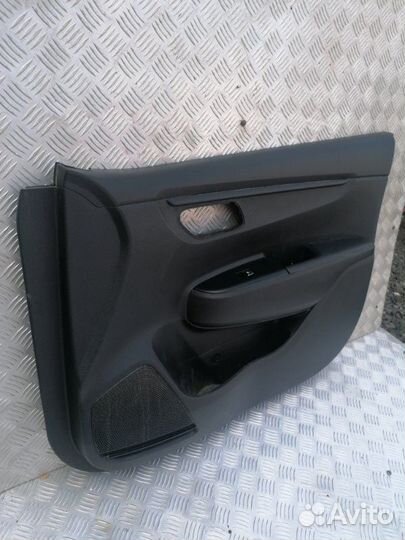 Обшивка двери передняя правая Kia Rio FB 1.6 G4FG