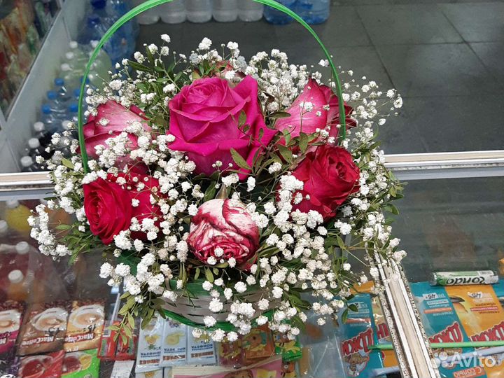 Розы в корзинке