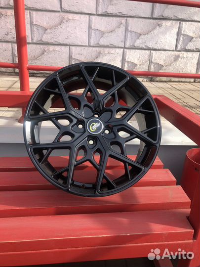 Диск литой R17 7.0 4*100 ET35 d60.1 Black