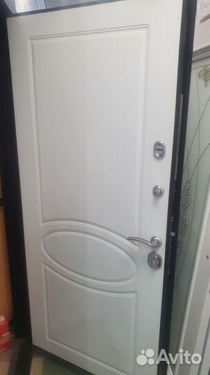 Дверь входная для коттеджа