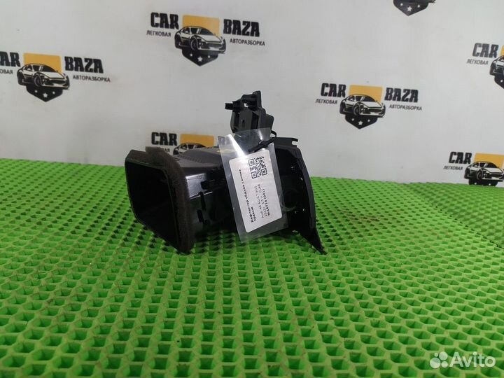 Дефлектор воздушный правый R Audi A6