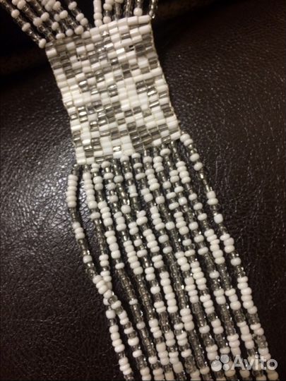 Украшение на шею из бисера