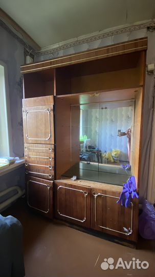 Старая мебель, холодтльник, газовая плита