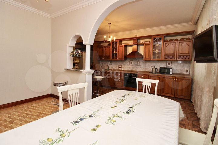 4-к. квартира, 188 м², 4/8 эт.