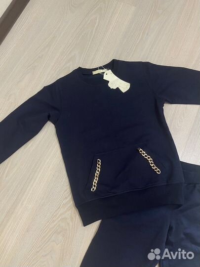 Спортивный костюм новый на девочку 12-15 лет