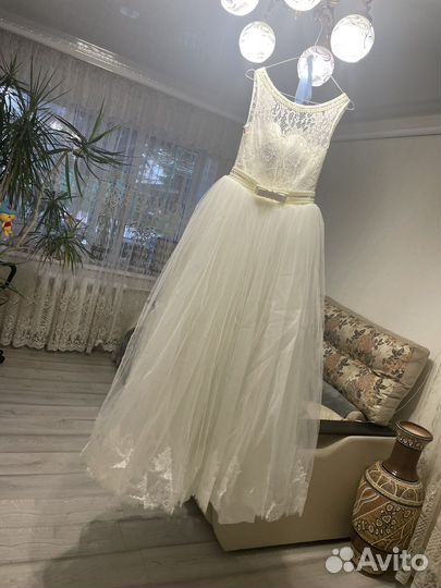 Свадебное платье со шлейфом длинным