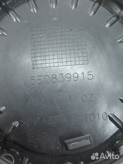 Заглушка двери задняя Skoda Octavia A7 1.2 cjza