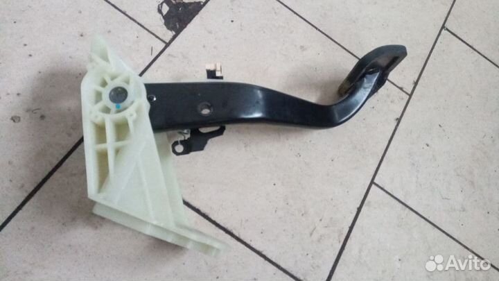 Педаль тормоза с концевиком BMW F30