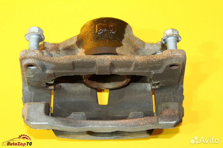 Toyota Camry (XV70) Суппорт передний левый