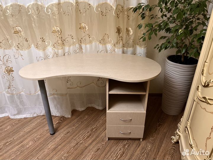 Стол для маникюра бу