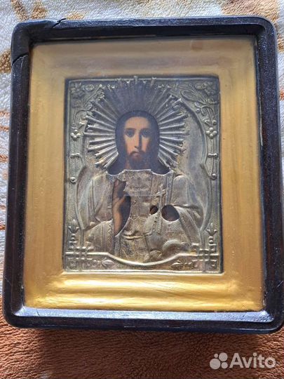 Старинные иконы в киоте