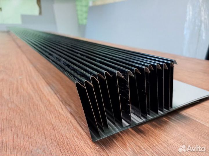 Карнизная планка 100*60 мм RAL 9005