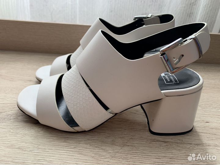 Босоножки Calipso