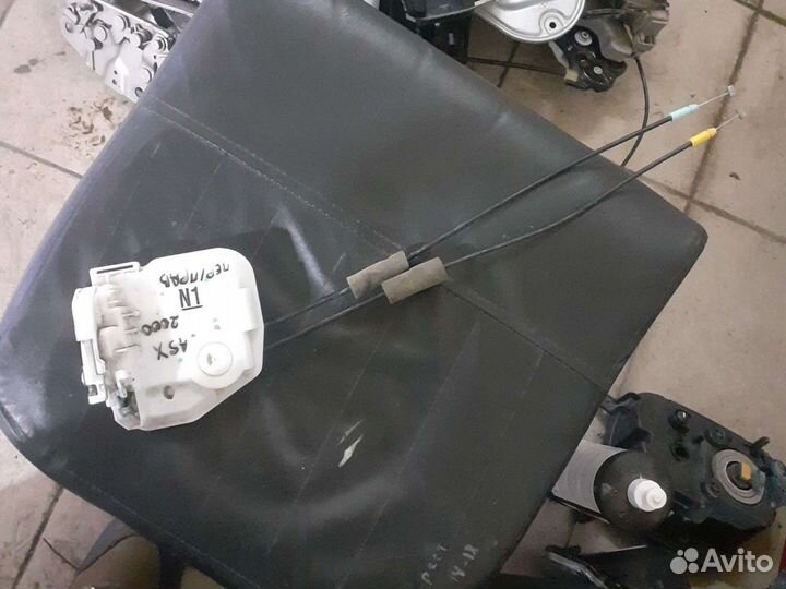 Замок двери передний правый Mitsubishi ASX