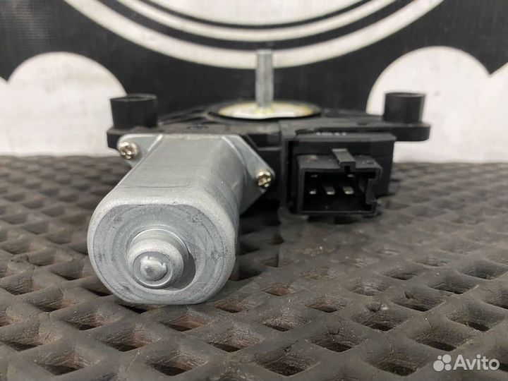 Моторчик стеклоподъемника задний левый A2139060602