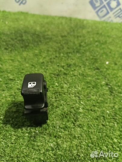 Кнопка стеклоподъемника задняя правая Hyundai