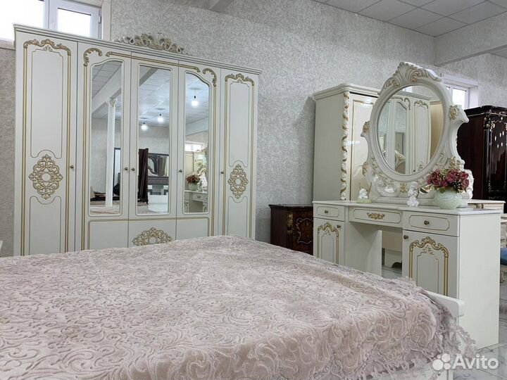 Спальные гарнитуры