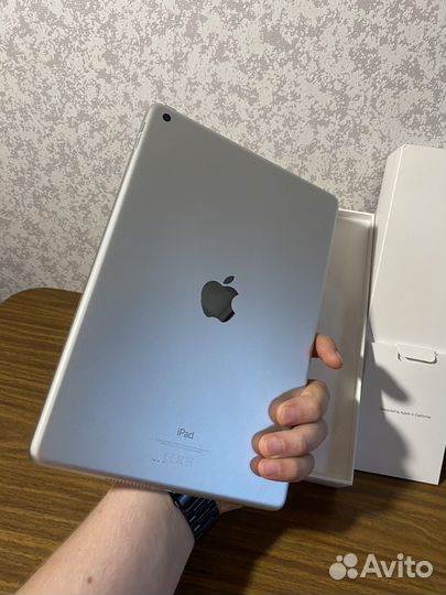 iPad 5 не вкл.Отвязан.Почти идел.Коробка доки