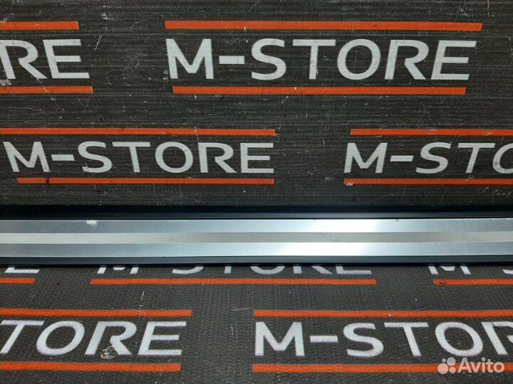 Накладка на порог салона передняя правая Audi A8