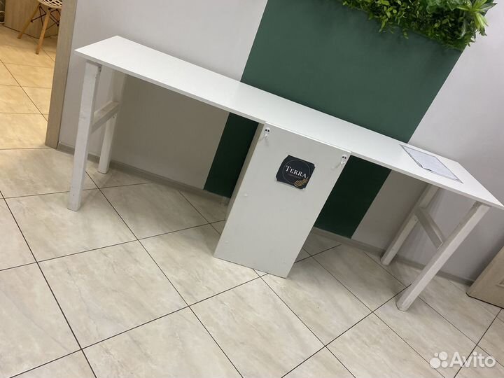 Маникюрный стол