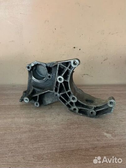 Кронштейн компрессора кондционера Омега / Астра