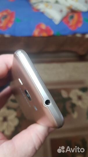 Телефон Samsung