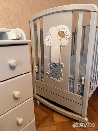 Детская кроватка и пеленальный комод Гандылян