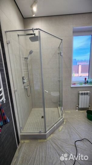 Стеклянная душевая перегородка