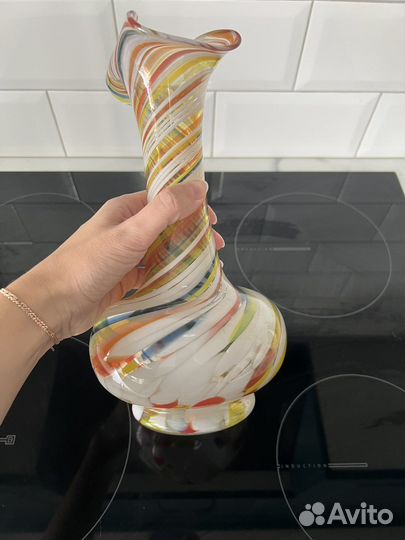 Ваза из цветного стекла