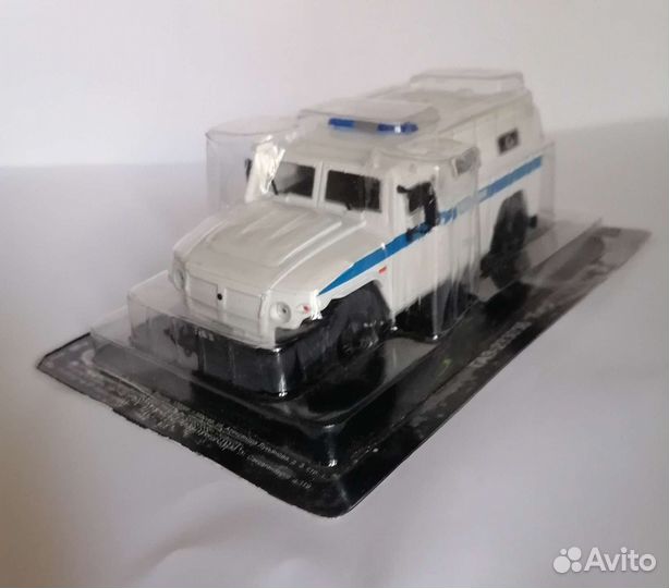 Модель автомобиля1:43