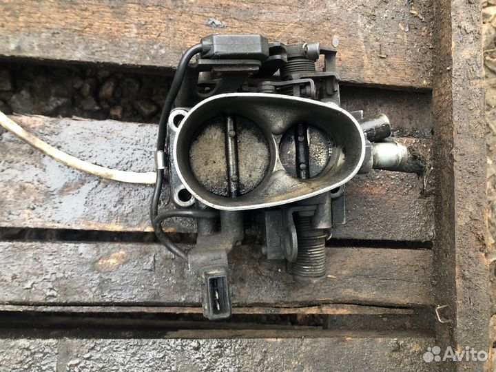 Дроссельная заслонка Audi 80 B3 1992